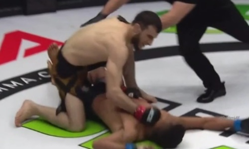 Российский файтер нокаутировал бразильца всего за 69 секунд. Видео