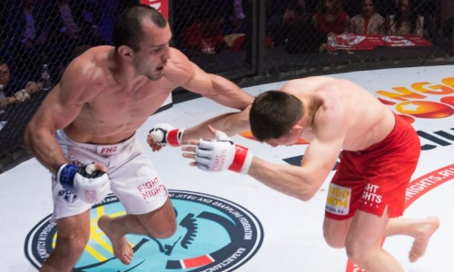 Известный казахстанский файтер проиграл чемпиону мира из России