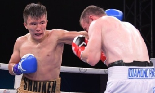 20-летний вице-чемпион Олимпиады из Казахстана уверенно выиграл у россиянина с 18 победами