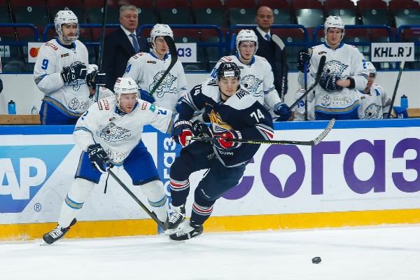 Фоторепортаж с матча КХЛ «Металлург» — «Барыс» 3:1