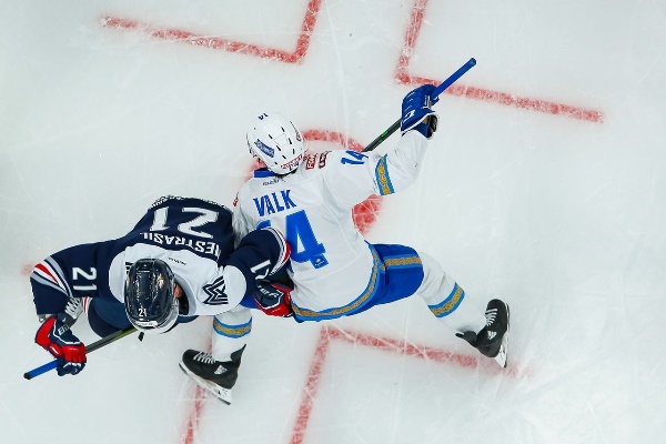 Фоторепортаж с матча КХЛ «Металлург» — «Барыс» 3:1