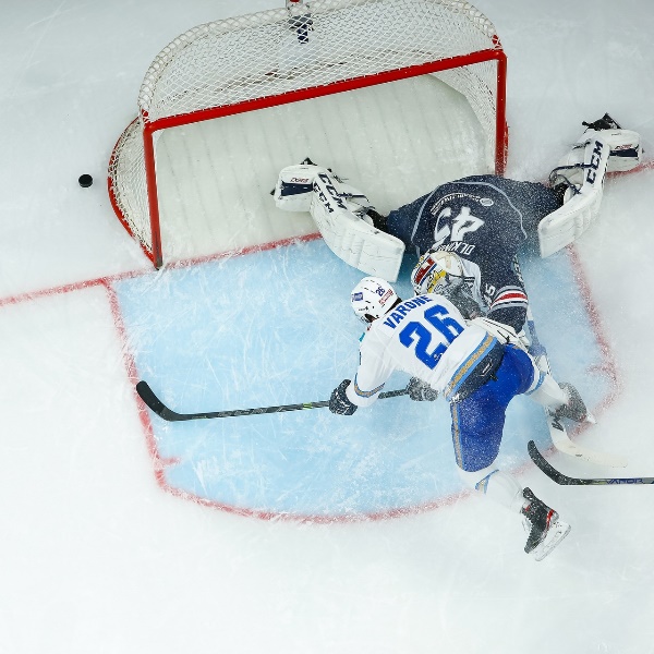 Фоторепортаж с матча КХЛ «Металлург» — «Барыс» 3:1