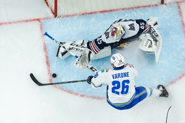 Фоторепортаж с матча КХЛ «Металлург» — «Барыс» 3:1