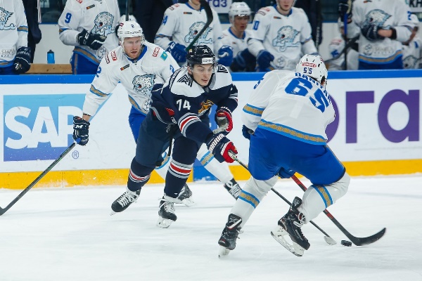 Фоторепортаж с матча КХЛ «Металлург» — «Барыс» 3:1