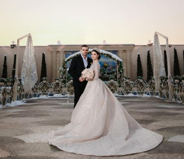 Футболист «Кайрата» женился и показал яркое фото с невестой