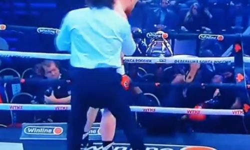 Видео зверского нокаута Вячеслава Дацика в дебютном бою в боксе. Соперник вылетел за канаты