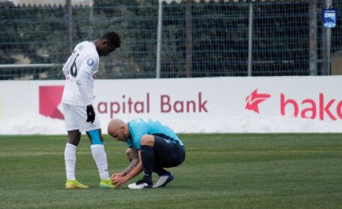 Бывший футболист «Астаны» зашнуровал бутсы сопернику. Фото