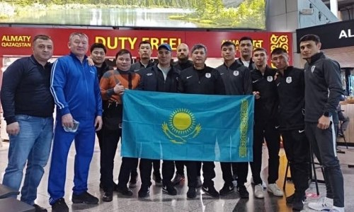 Левит и другие казахстанские боксеры стартуют на международном турнире в Испании