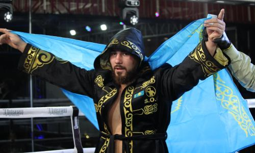 Садриддин Ахмедов получил свой пояс WBA и продемонстрировал его публике. Фото