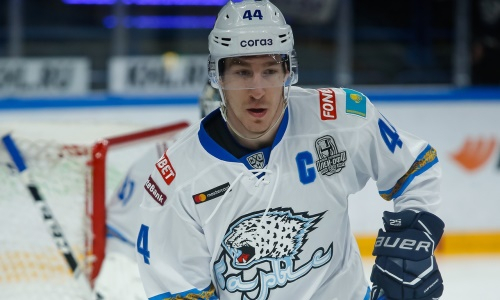 «Заставил забыть ошибку». КХЛ выделила «спасение» капитаном «Барыса» своего партнера