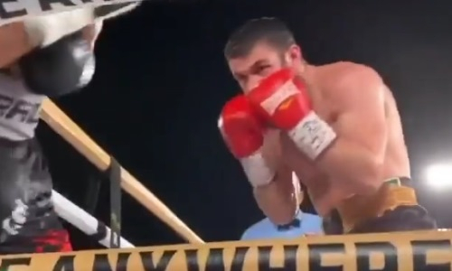 Казахстанский боксер сделал заявление после спорного поражения от «Зорро» и показал новое видео