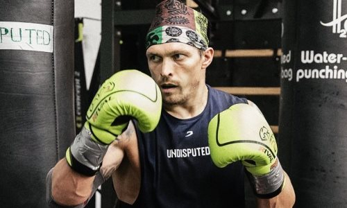 «Двойной удар». Усик провел спарринг с двумя соперниками одновременно. Видео