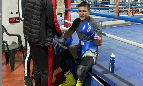 «Продолжаем шлифовать свои навыки». Непобеждённый британец подвел итоги тренировок с Турсынбаем Кулахметом