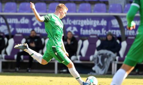 Футболист с казахстанскими корнями дальним выстрелом забил гол в Германии. Видео