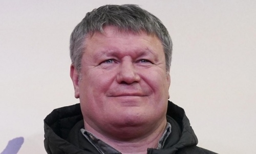 Тактаров выложил фото Стерлинга с премией «Оскар» после скандального боя с Яном