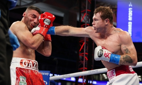 «Он плакал в ванной и ничего не говорил». «Канело» обвинили в подкупе тренера соперника