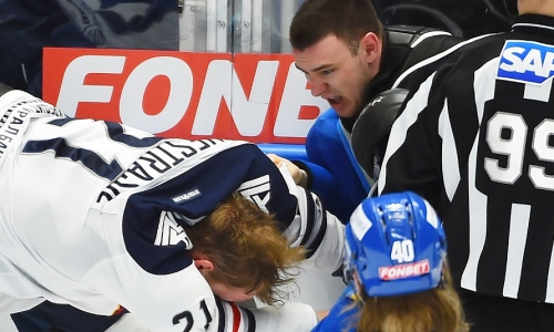 «Смог стянуть свитер». В России оценили потасовки четвертого матча «Барыс» — «Металлург»