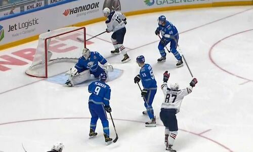 Форвард «Металлурга» «подставил» вратаря «Барыса» и восхитил своей техникой КХЛ. Видео