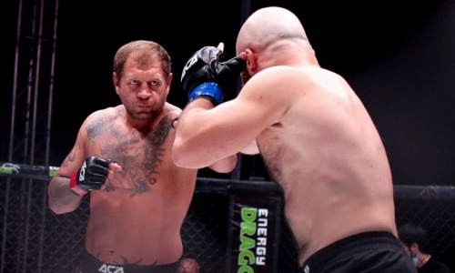 «Чем тебя кормят?!» Свежее фото Емельяненко с Исмаиловым удивило подписчиков