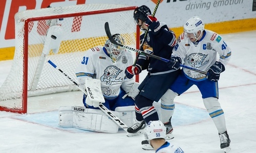 «А команда играет на троечку». В России определили фаворита в серии «Барыс» — «Металлург»