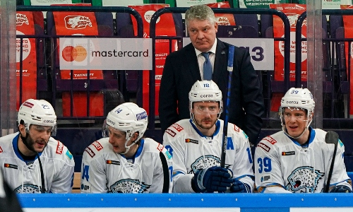 «Запала нам не хватило». Юрий Михайлис разобрал разгром «Барыса» в Магнитогорске и дал обещание перед домашним матчем серии плей-офф КХЛ