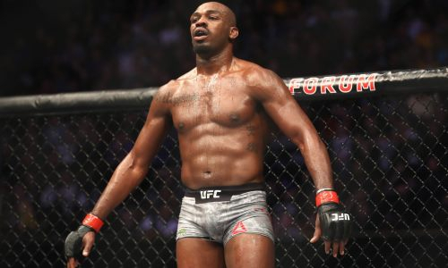 Экс-чемпион UFC показал «силу взрослого мужчины». Видео