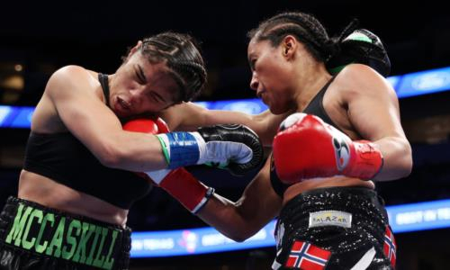 Бой за звание «абсолюта» закончился разгромом экс-лидера P4P-рейтинга. Видео