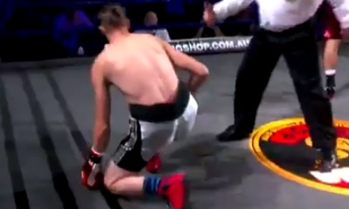 Дебютант за 29 секунд ушатал соперника и стал претендентом на лучший нокаут месяца. Видео