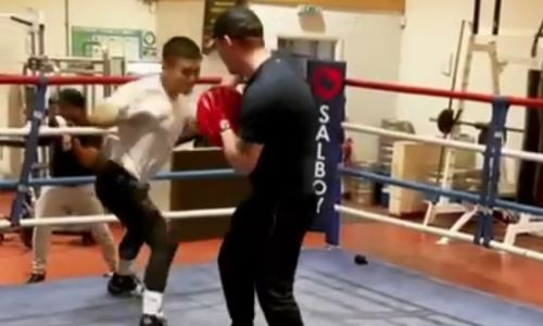 «Готов к войне». Турсынбай Кулахмет показал силу и точность удара перед боем с непобежденным соперником. Видео
