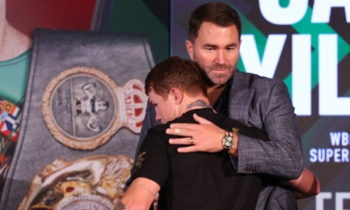 «Это было излишним». Промоутера Головкина раскритиковали за «подарок» для «Канело»