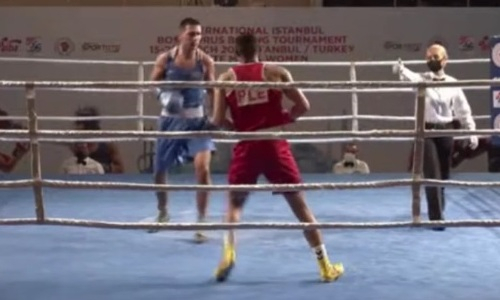 «Самый техничный боксер» из Казахстана оформил нокаут на турнире в Стамбуле