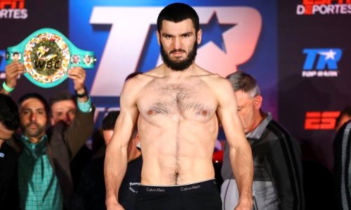 Бетербиев прошел взвешивание перед боем с немцем Дейнесом