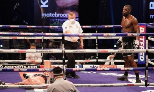 Бой за титул чемпиона мира в тяжелом весе завершился брутальным нокаутом. Видео