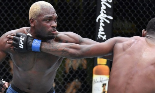 Видео полного боя UFC Брансон — Холланд с сенсационным исходом