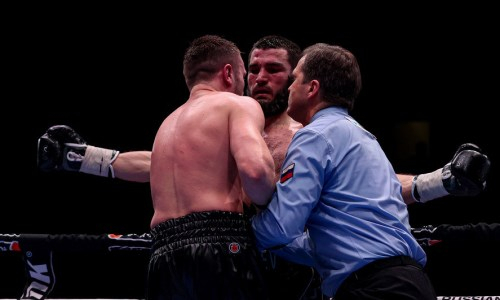 «А что кому-то не нравится?» Валуев честно оценил победу Бетербиева в титульном бою