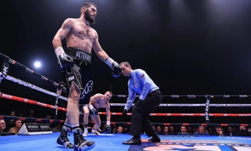 Видео всех нокдаунов в бою Бетербиев — Дайнес за титулы чемпиона мира WBC и IBF