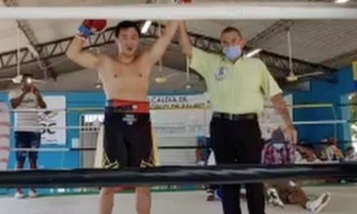 Казахстанский боксер намертво вырубил колумбийца в дебютном бою в профи