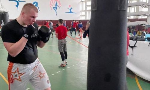 Промоутер показал фото с тренировок казахстанских боксеров в Узбекистане