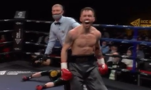 Как казахстанский боксер «воскрес» после двух нокдаунов и нокаутировал россиянина у него на родине. Видео