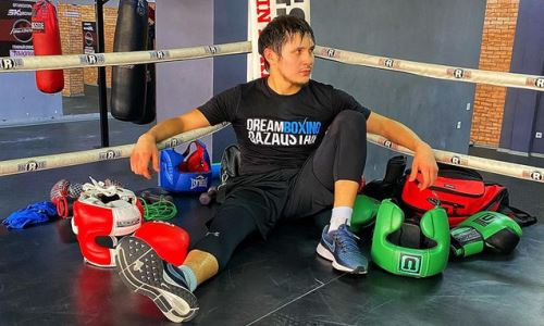 Непобежденный боксер из Казахстана продолжает подготовку к возвращению на ринг