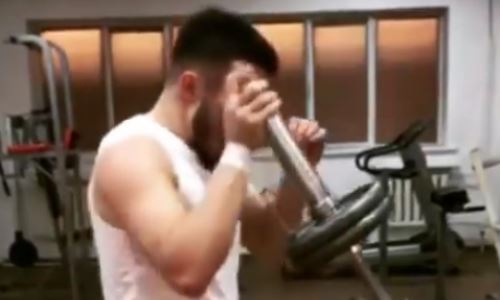 В Сети появилось видео рискованного упражнения казахстанских боксеров