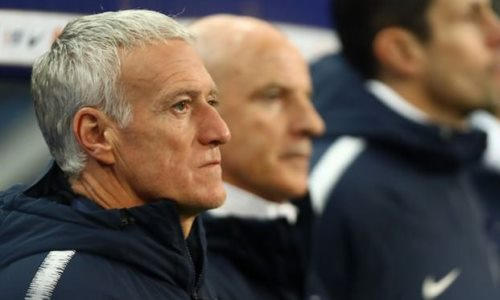 «Вас кто-то подослал». Тренер сборной Франции сбежал с пресс-конференции после матча с Казахстаном. Видео