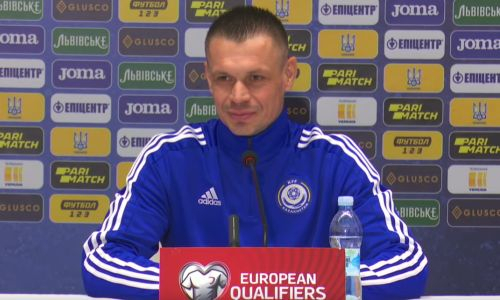 «Подходим с серьезным настроем». Александр Мокин ответил на вопросы о матче с Украиной, своем игровом номере и отбитом пенальти от Мбаппе