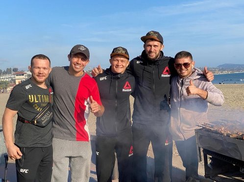 Петр Ян после скандального поражения Стерлингу съездил с Головкиным на шашлыки. Фото