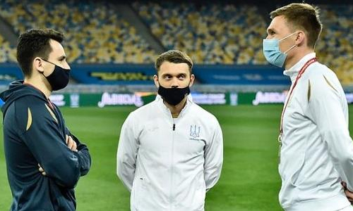 Сборная Украины прибыла на матч с Казахстаном. Фото