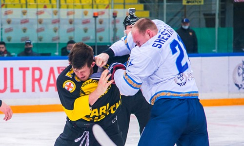 Хоккеист «Барыса» подрался до крови в полуфинале плей-офф чемпионата РК. Видео