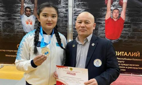 Столичная спортсменка установила рекорд Казахстана по поднятию гири