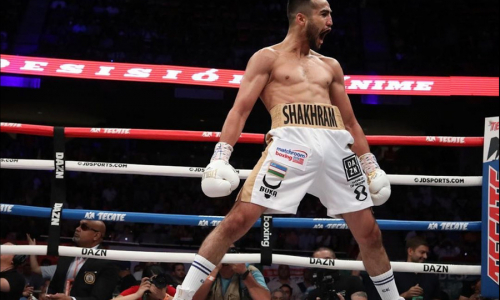 Олимпийская «жертва» Елеусинова из Узбекистана нокаутом завоевал первый пояс в профи. Видео