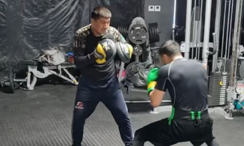 Айдос Ербосынулы оттачивает комбинации перед боем с непобежденным россиянином. Видео