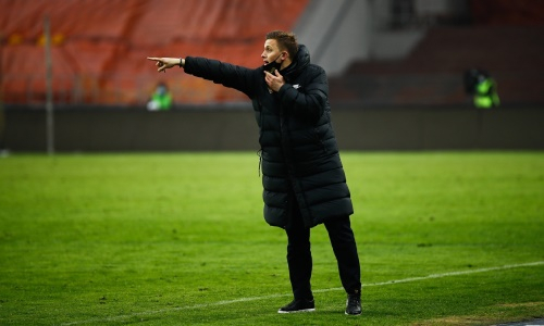 «Продолжается судейский беспредел». Наставник «Кайрата» высказался о матче с «Таразом» и дебюте новичка